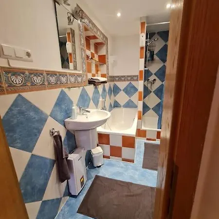 Grosse In Ko-pfaffendorf Nahe Dem Rhein *