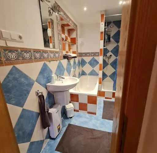 Grosse In Ko-pfaffendorf Nahe Dem Rhein *